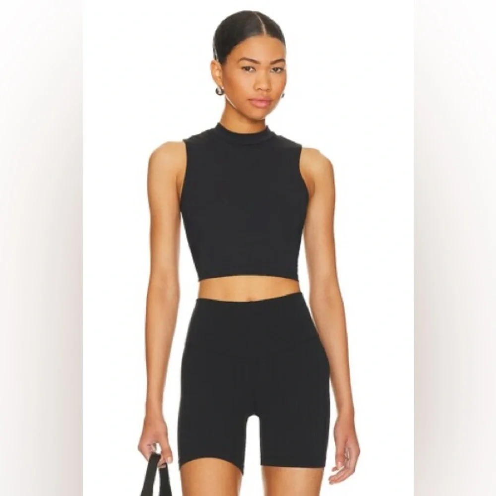 STRUT-THIS The Frankie Crop Top in Black Built In Unpadded Bra Size Medium